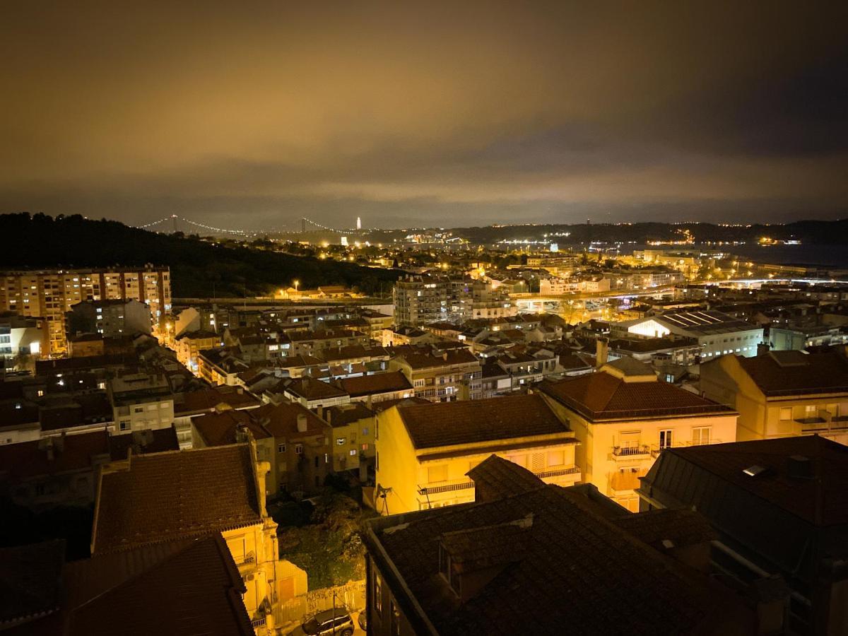 Ideally Located With Perfect Views Algés Eksteriør billede
