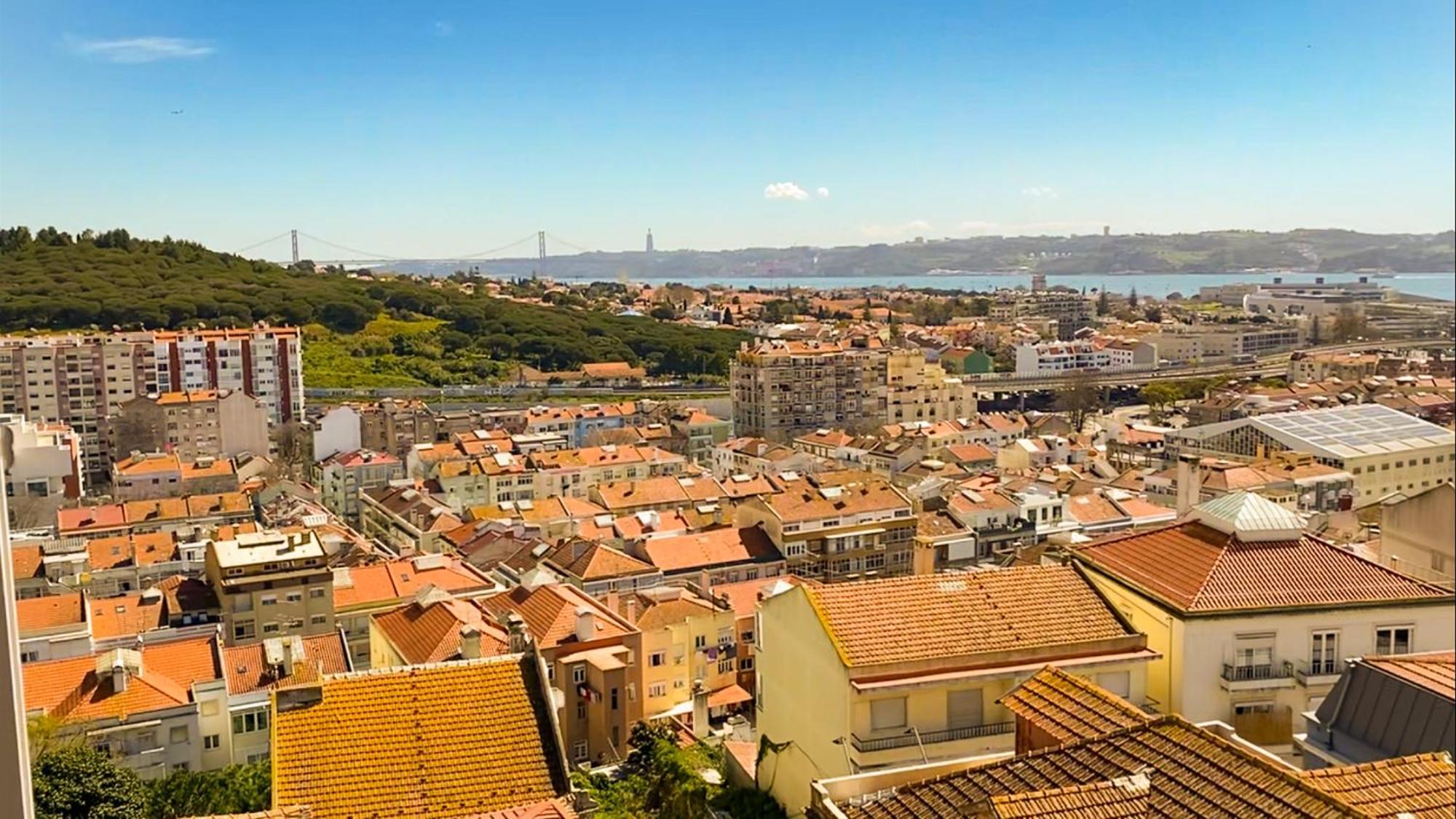 Ideally Located With Perfect Views Algés Eksteriør billede