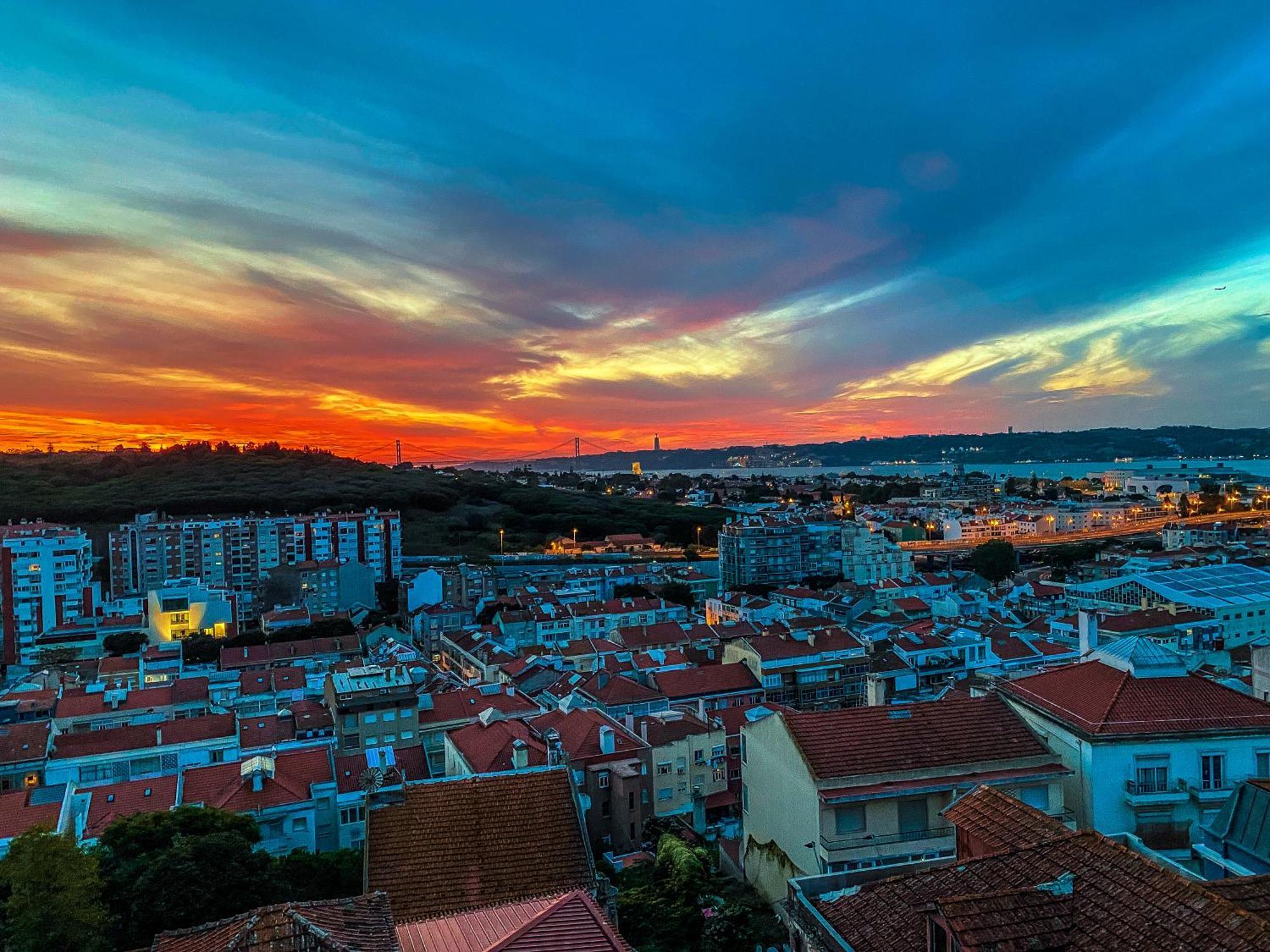 Ideally Located With Perfect Views Algés Eksteriør billede