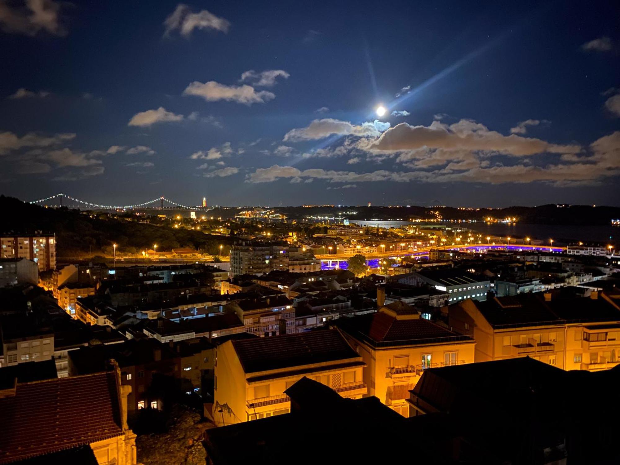 Ideally Located With Perfect Views Algés Eksteriør billede