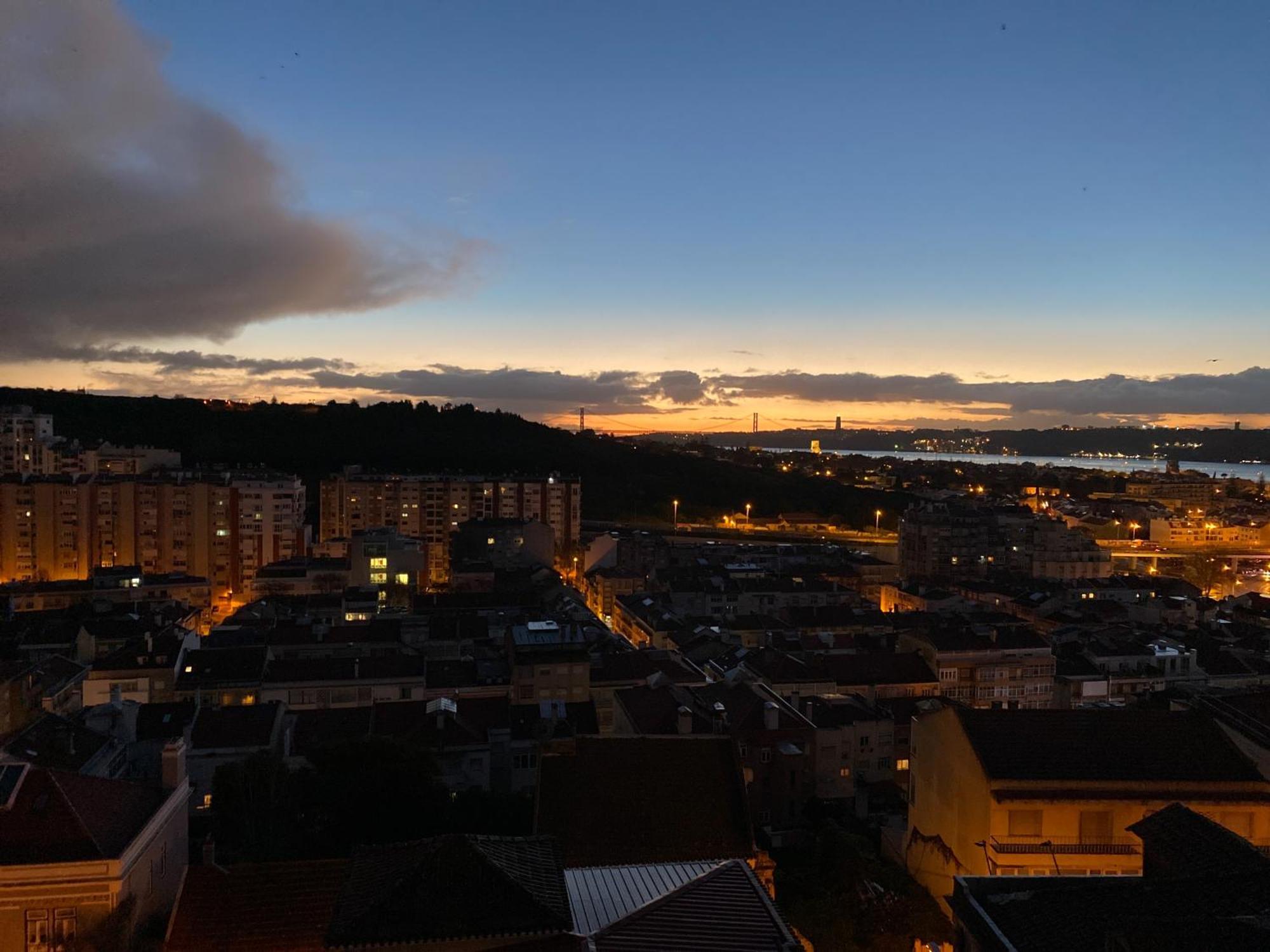 Ideally Located With Perfect Views Algés Eksteriør billede