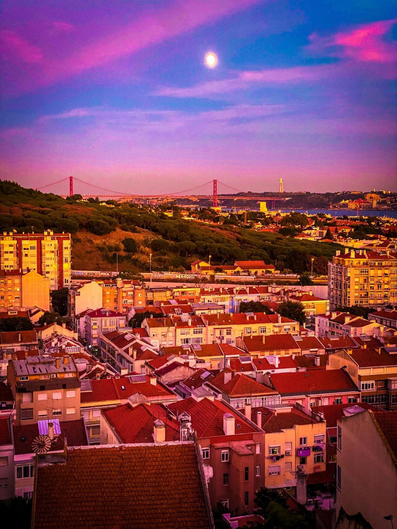 Ideally Located With Perfect Views Algés Eksteriør billede
